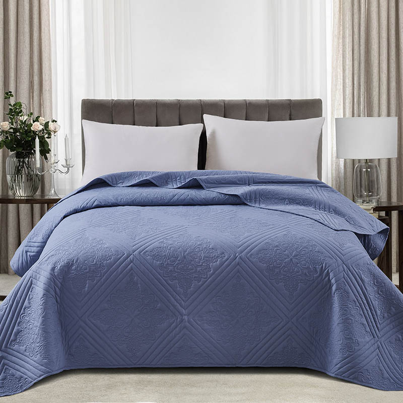 Oversized reversible quilt set Full/Queen 3 piece bedspread coverlet set