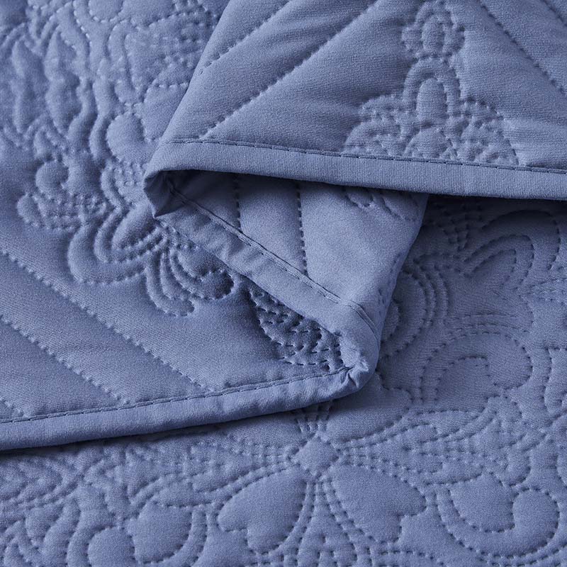 Oversized reversible quilt set Full/Queen 3 piece bedspread coverlet set
