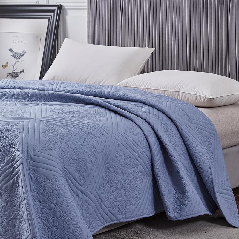Oversized reversible quilt set Full/Queen 3 piece bedspread coverlet set