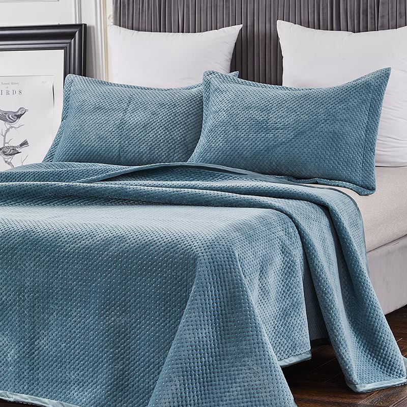 Indian Handmade Dots Design Cotton Velvet Quilt Comforter Set