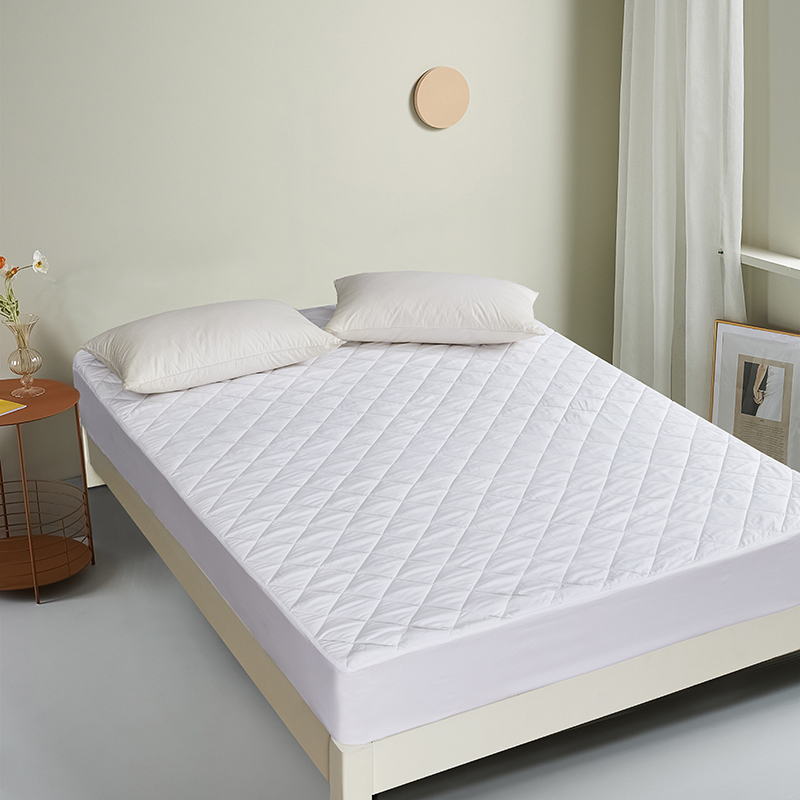 Quilted Fitted Style Waterproof  Mattress Pad & Cover