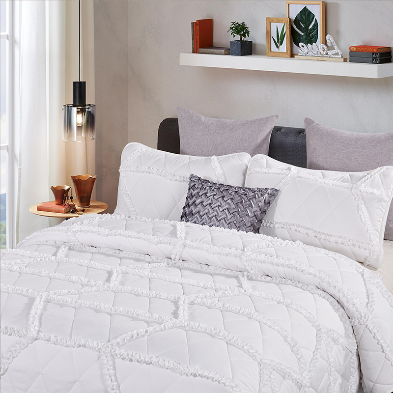 Thin lightweight lace ruffled quilt bedspread microfiber polyester coverlets