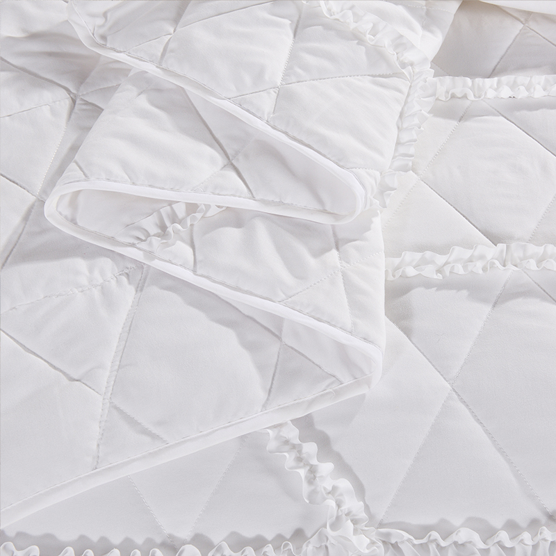 Thin lightweight lace ruffled quilt bedspread microfiber polyester coverlets