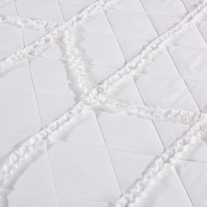 Thin lightweight lace ruffled quilt bedspread microfiber polyester coverlets